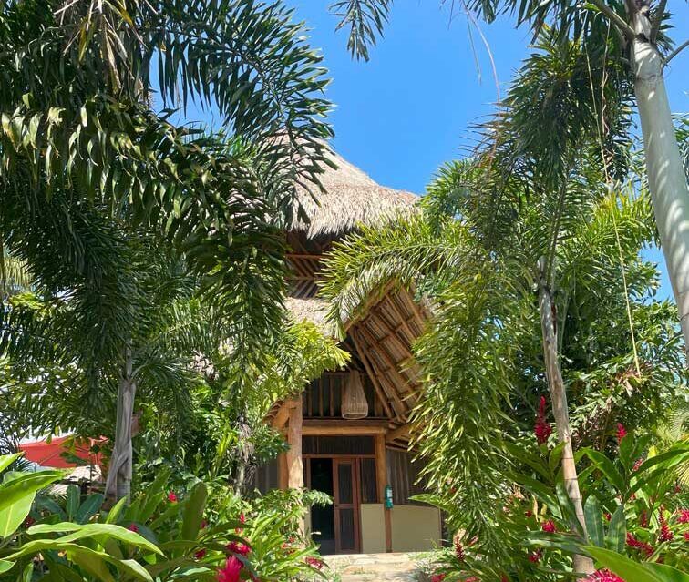 cabana-senda-loto-jardin.jpg